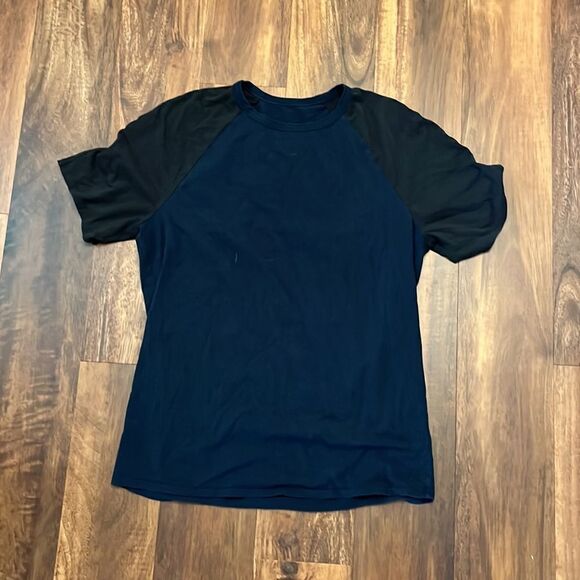 Lululemon Bodhi Short Sleeve T-Shirt Crew Neck Raglan Navy Black Mens Large - Picture 2 of 4